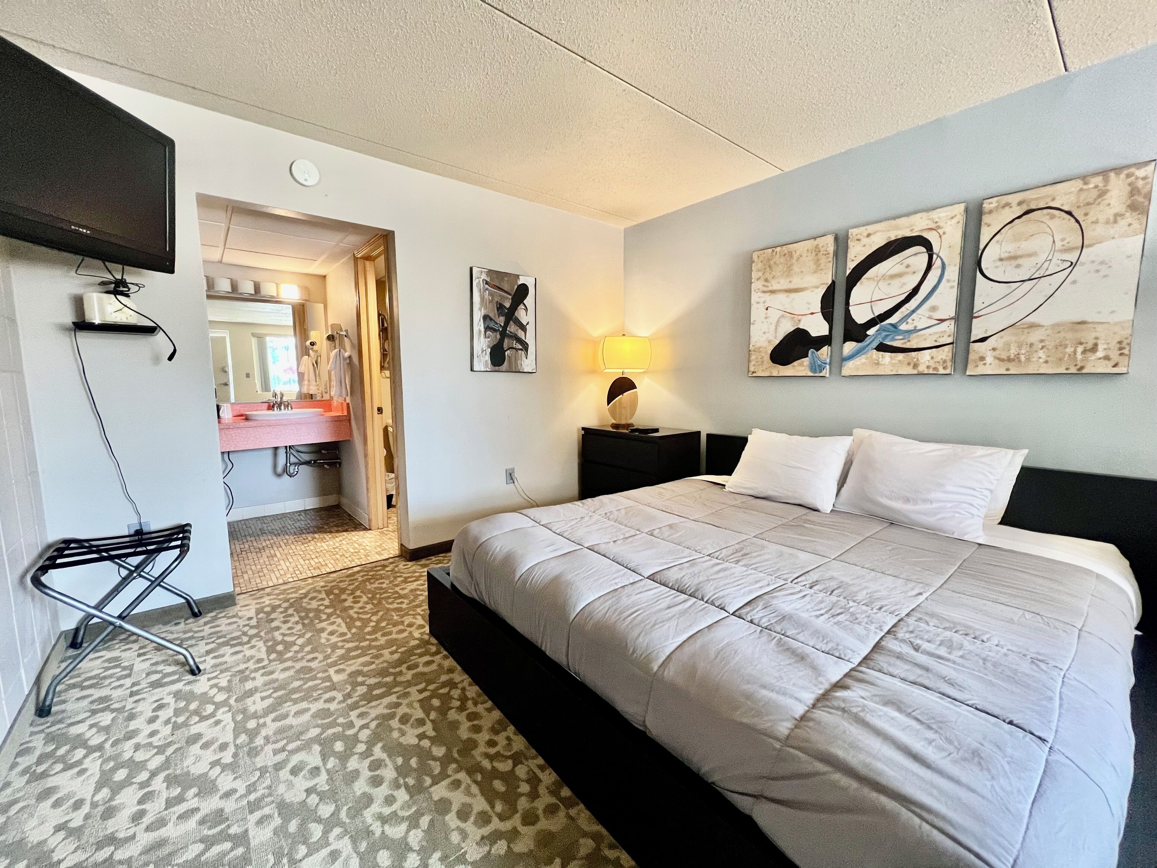 Desk, iron/ironing board, free WiFi, bed sheets