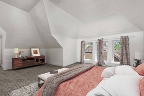 2 soverom, skrivebord, strykejern/-brett og wi-fi