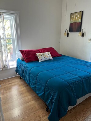 2 dormitorios, escritorio, tabla de planchar con plancha y wifi