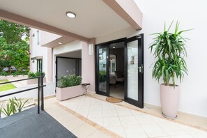 Property entrance - Urban Hotel (Federacion)