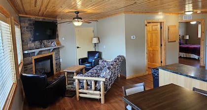 Cabin 10 2 bedroom in Isle with WiFi and stunning lake views on ground floor