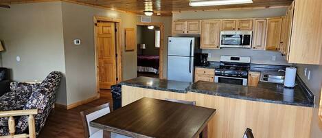 Kühlschrank, Mikrowelle, Ofen, Geschirrspüler