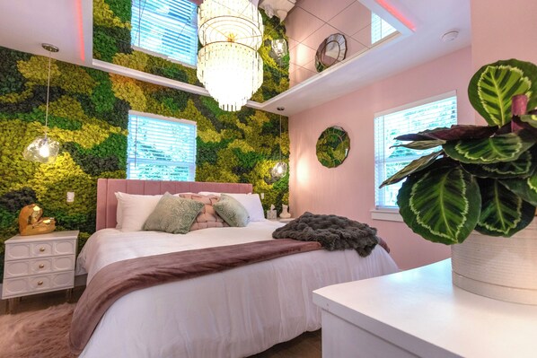 2 bedrooms, desk, iron/ironing board, WiFi