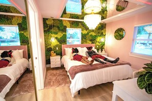 2 Schlafzimmer, Schreibtisch, Bügeleisen/Bügelbrett, WLAN