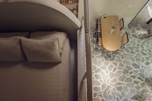 A room with a bed, a table, and chairs. - Atelier Lumi @_lumicollection (Miami)