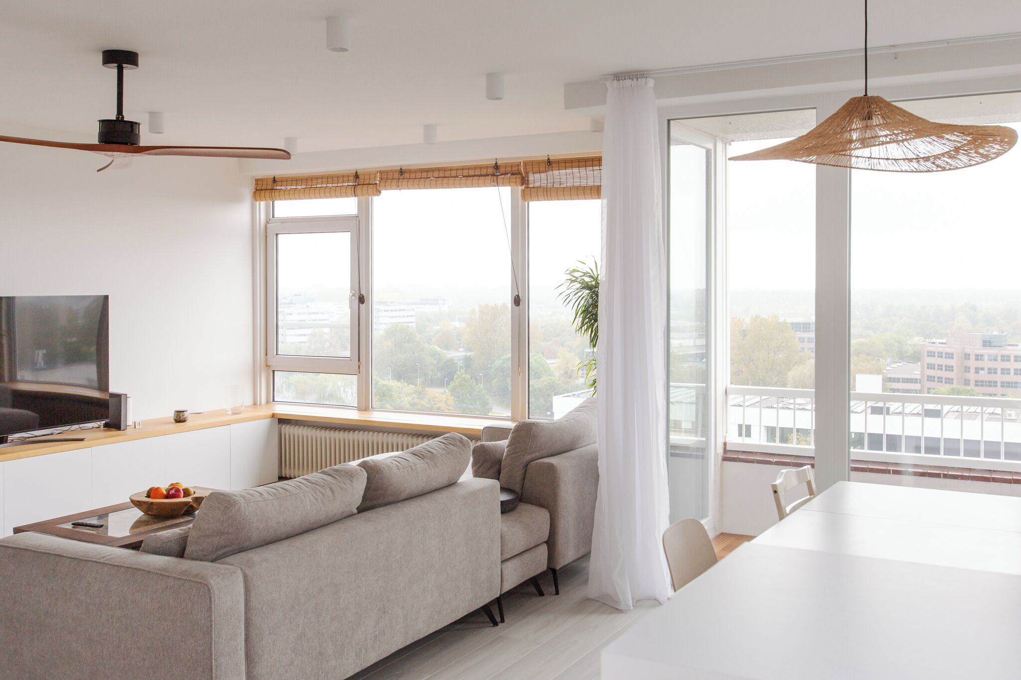 テレビ、PC モニター