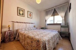 3 bedrooms, WiFi, bed sheets - Cunit Coast (Cunit)