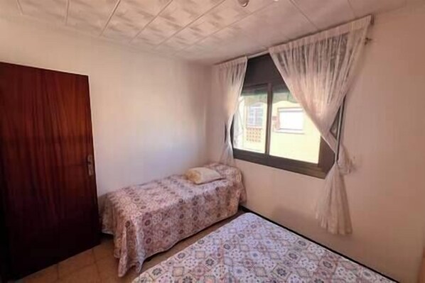 3 bedrooms, WiFi, bed sheets