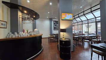 Tägliches inbegriffenes Frühstück zur Selbstbedienung