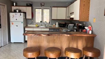 冰箱、微波炉、烤箱、炉灶