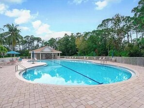 Pool - 3-bedroom condo in brilliant Naples with AC (Naples)