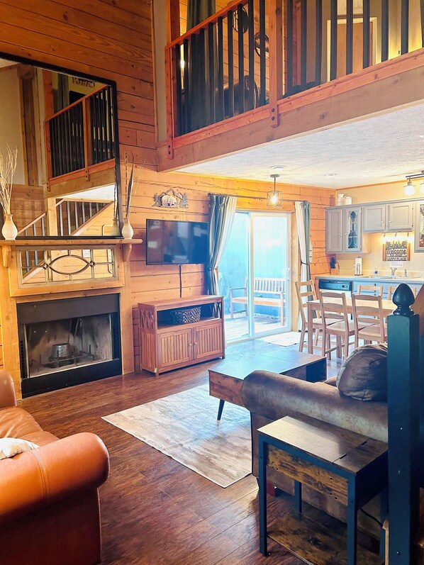 TV connectée, lecteur de DVD, livres