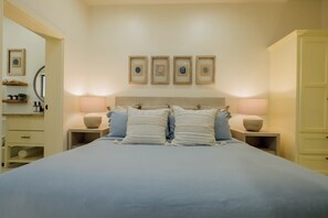 3 bedrooms, in-room safe, iron/ironing board, free WiFi - Tres Cocos Modern Luxury, Private, Gated & Centrally Located (San Pedro)