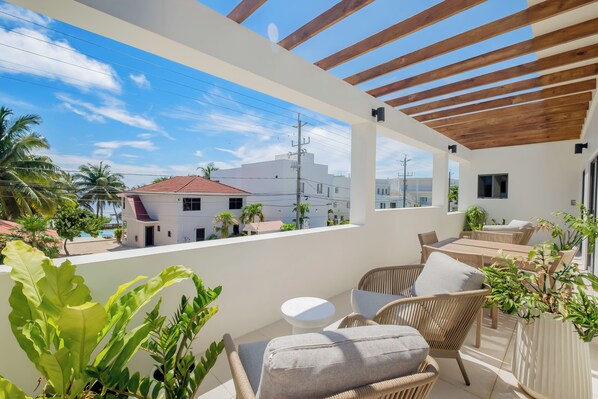 Terrace/patio - Tres Cocos Modern Luxury, Private, Gated & Centrally Located (San Pedro)