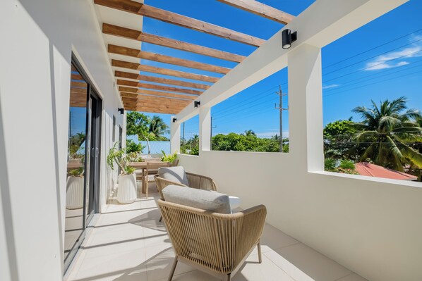 Outdoor dining - Villa Tres Cocos (San Pedro)