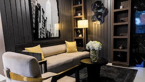 A modern living room with a sofa, a coffee table, and a decorative vase. - Bon Hotel Boutique Garki 2 (Abuja)