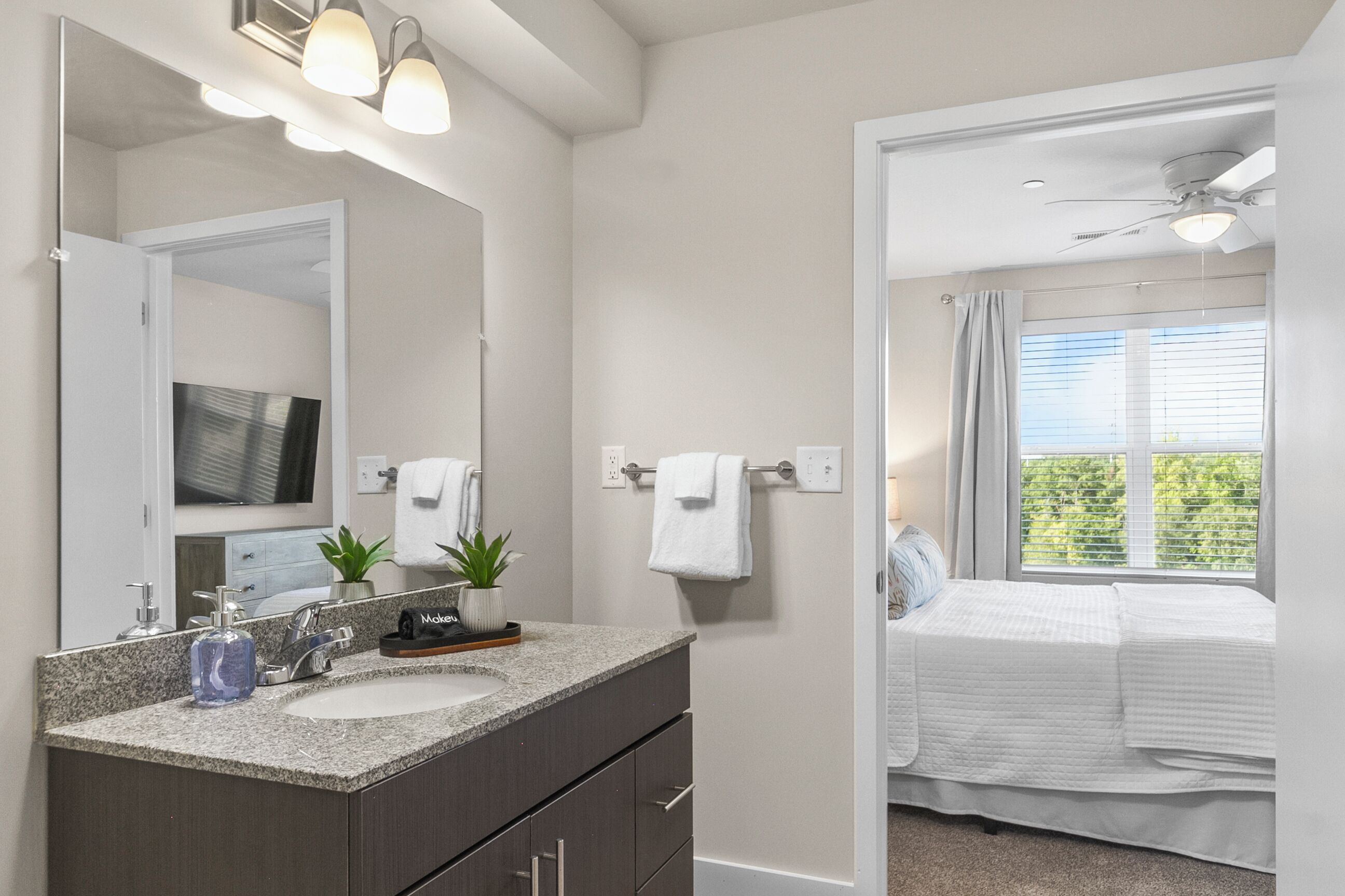 3 habitaciones, tabla de planchar con plancha y wifi gratis 