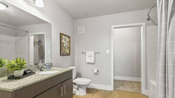 SĂšche-cheveux, serviettes fournies