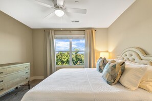 3 bedrooms, iron/ironing board, free WiFi, bed sheets - The Leigh Beautiful Riverfront Condo with Pool & Gym Access (Tuscaloosa)