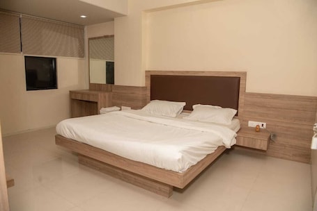 Deluxe Double or Twin Room, City View. sunshine lodge