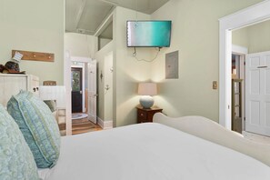 3 bedrooms, iron/ironing board, travel cot, free WiFi