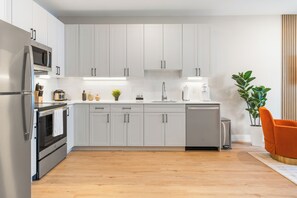 Fridge, microwave, oven, stovetop - Spacious 1 BR Apartment with a Glass View (Philadelphia)