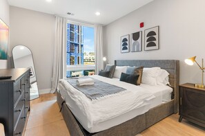 1 habitación, tabla de planchar con plancha y cuna de viaje