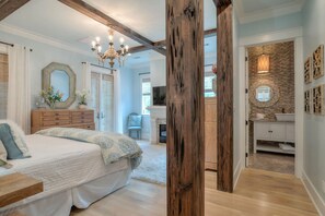 5 soverom, strykejern/-brett, reiseseng for barn og wi-fi (inkludert)