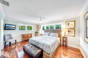 4 Schlafzimmer, Schreibtisch, Bügeleisen/Bügelbrett, Reisekinderbett