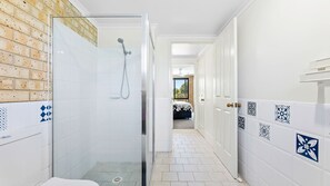 Shower - 7/9 Mort Ave, Dalmeny (Dalmeny)
