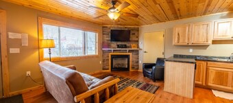 Handicap accessible 1 bedroom with WiFi, great views of Mille Lacs. Cabin 12