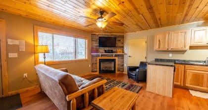 Handicap accessible 1 bedroom with WiFi, great views of Mille Lacs. Cabin 12
