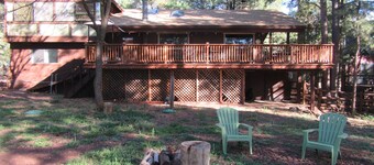 3-bedroom house in Pinetop Lakes 30 minutes from skiing at Sunrise!
