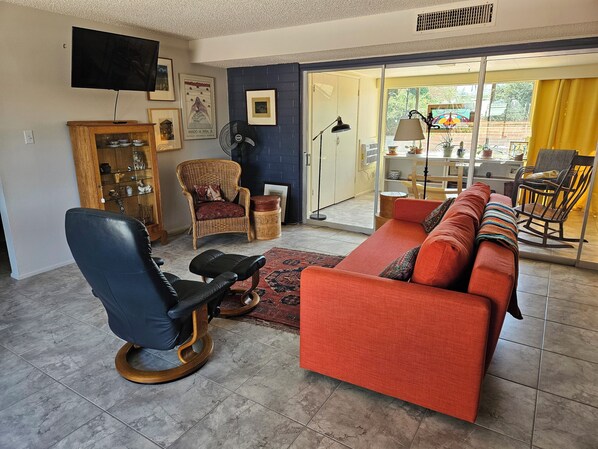 Smart-TV, Bücher, Computerbildschirme