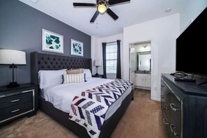 12 bedrooms, iron/ironing board, WiFi, bed sheets - 12bdrm 10 ensuites Slps28 pool/spa GM Rm w/ac water view great amenities grill
(Davenport)