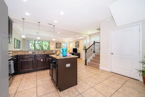 Private kitchen - Championsgate/golf/eats/I-4 accesspatio,ClubHs8127

 (Davenport)
