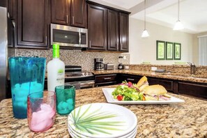 Private kitchen - Championsgate/golf/eats/I-4 accesspatio,ClubHs8127
(Davenport)