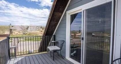 Cozy Wet Mountain Valley Cottage