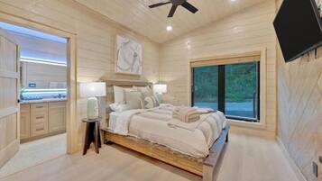 3 bedrooms, desk, iron/ironing board, travel crib