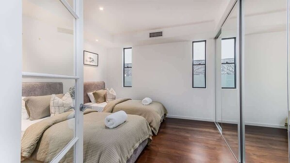 5 Schlafzimmer, Bügeleisen/Bügelbrett, kostenloses WLAN, Bettwäsche