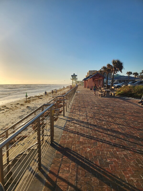 Beach towels - Family Friend House with Salt Water Pool - Close to Daytona & New Smyrna Beach (Edgewater)