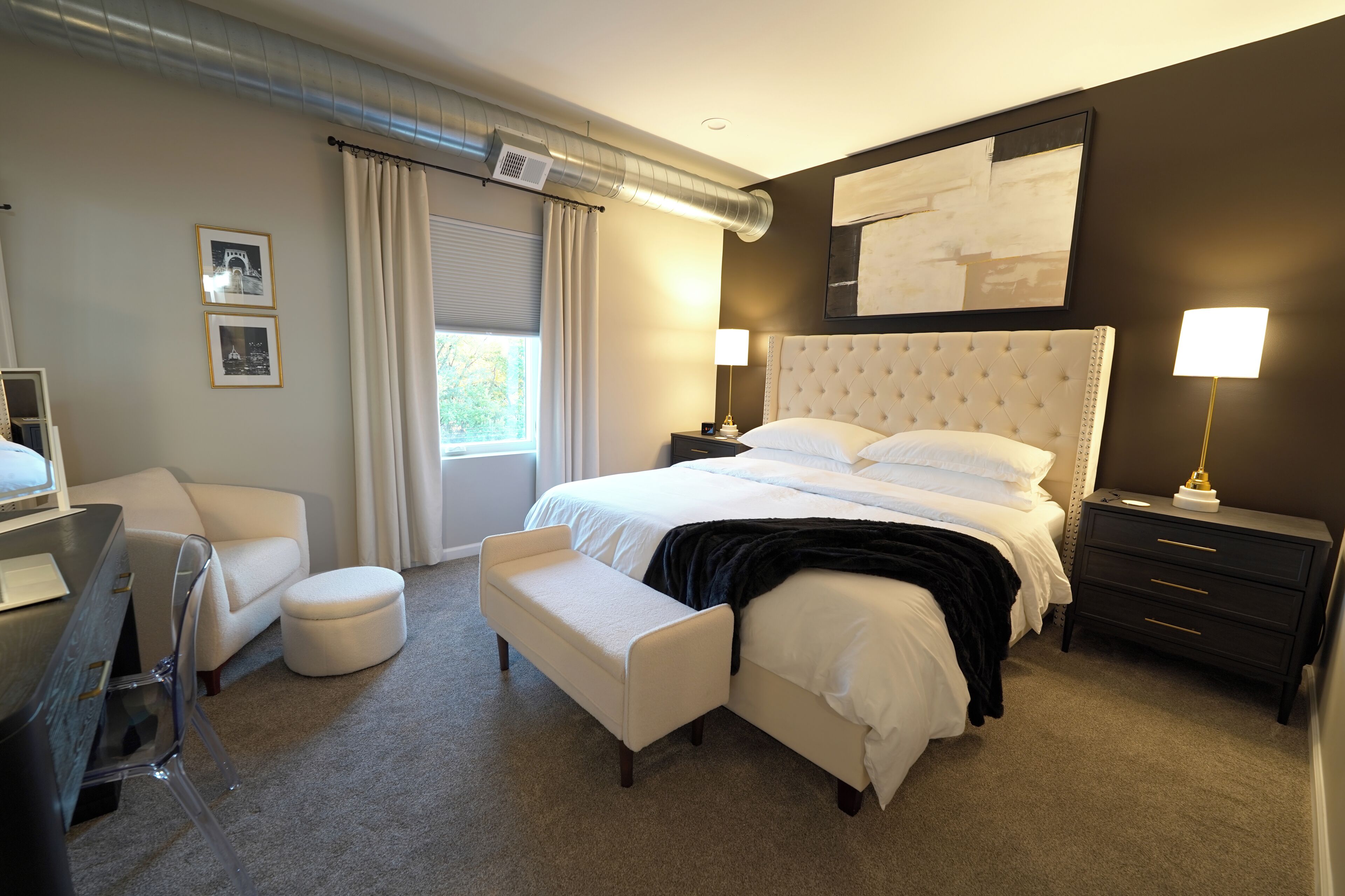 1 habitación, escritorio, tabla de planchar con plancha y wifi 