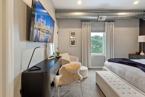 1 Schlafzimmer, Schreibtisch, Bügeleisen/Bügelbrett, Reisekinderbett