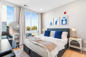 2 bedrooms, iron/ironing board, travel crib, free WiFi - Modern 2 BR Apt in Philly with a Glass City View (Philadelphia)