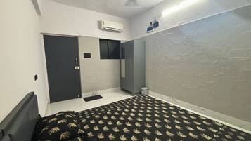 1 bedroom, soundproofing