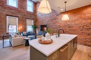 Interior - The Addison- Luxury Townhome w/ Rooftop Patio (Chillicothe)