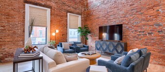 The Addison- Luxury Townhome w/ Rooftop Patio