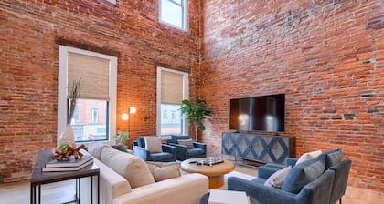 The Addison- Luxury Townhome w/ Rooftop Patio