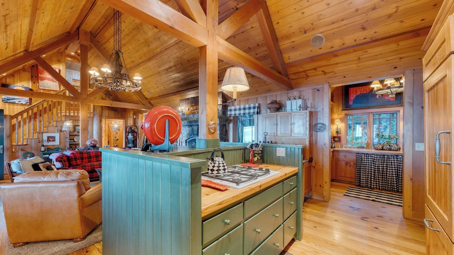 Homewood Lakefront by Avantstay Private Beach & Lake Access + Views!