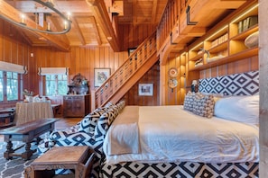 House (5 Bedrooms) | Interior